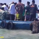 Aksi Banser Terjun ke Laut Selamatkan Perahu yang Membawa Kiai